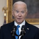 Joe Biden podría otorgar más condonaciones de préstamos estudiantiles a quienes no pueden pagarlos